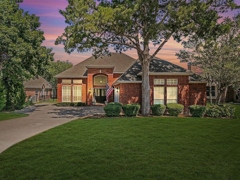 1st image of 2621 Greenway Dr