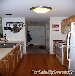 2nd image of 6122 Pearl St