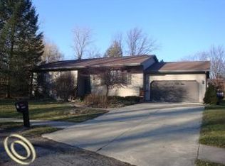 14534 Appletree Ln, Fenton, MI 48430