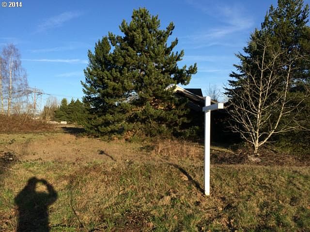 2nd image of 350 NW Cornelius Pass Rd