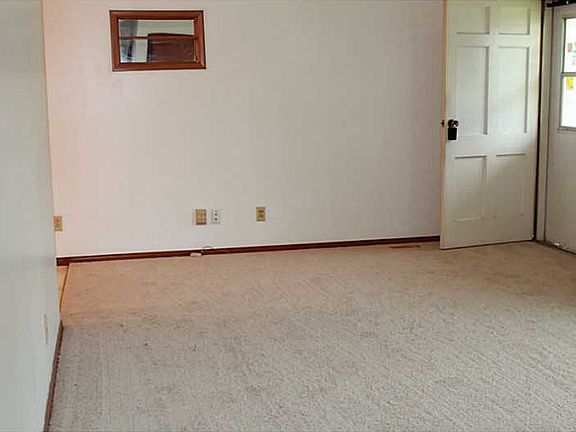 4th image of 1131 Evergreen Dr