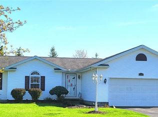 5107 Raspberry Ln, Mineral Ridge, OH 44440