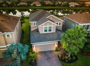 8389 Nandina Dr, Sarasota, FL 34240