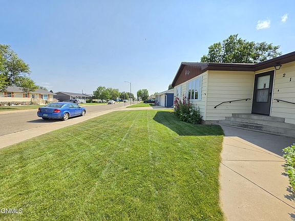 3rd image of 2113 7th Ave E