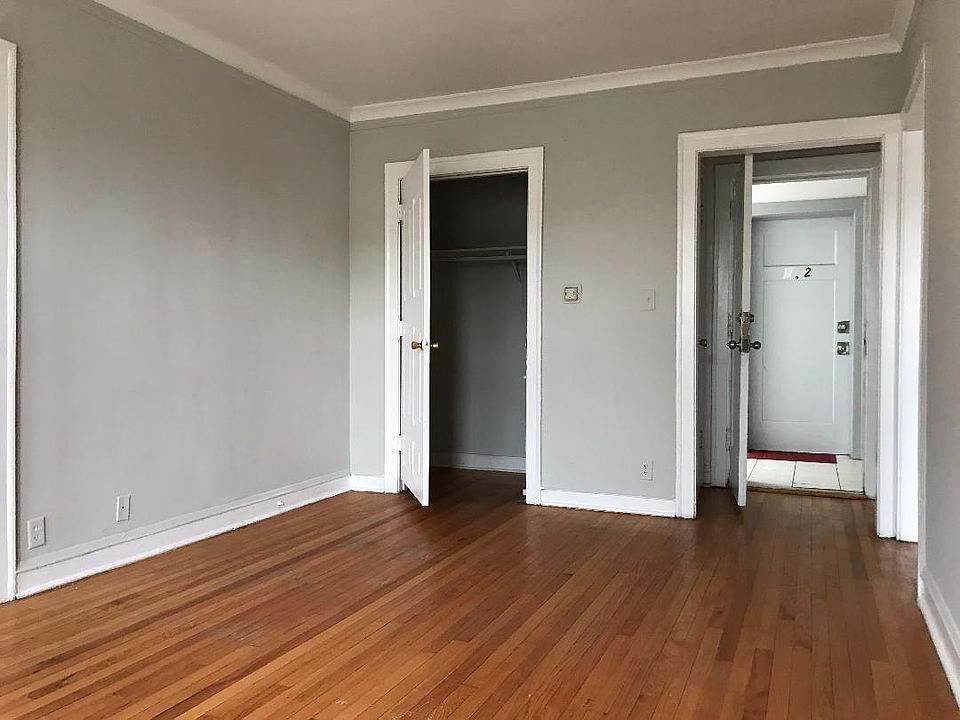 1st image of 6239 N Western Ave APT 8
