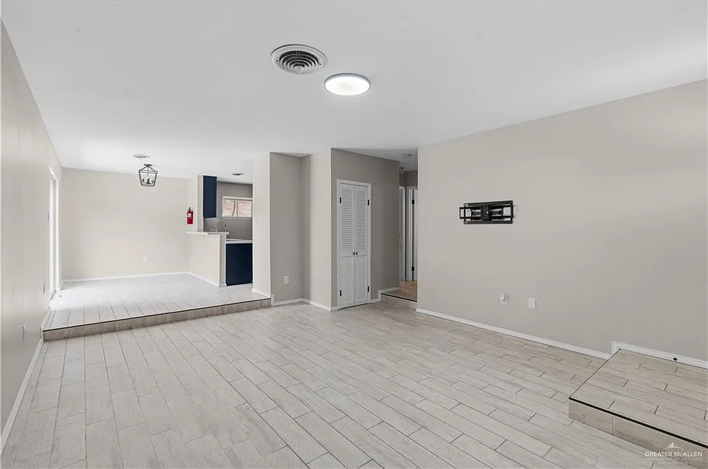 2 bed, 2.0 bath, 4620 sqft, $1,200 — Photo 3