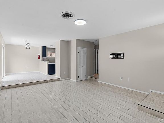 3rd image of 1111 Wisteria Ave