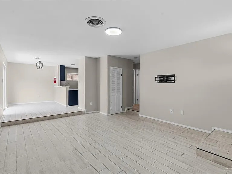 1111 Wisteria Ave — Photo 3