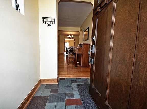 2nd image of 735 S Ashland Ave