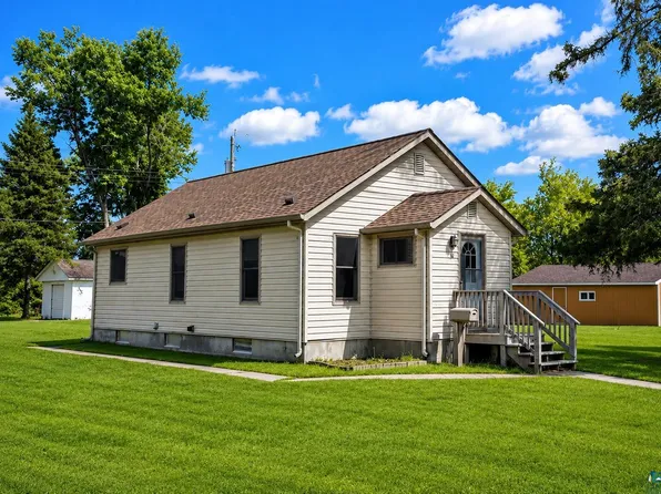 14 E 5th Ave N, Aurora, MN 55705