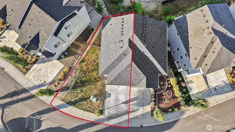 2nd image of 934 NW Highgarden Drive