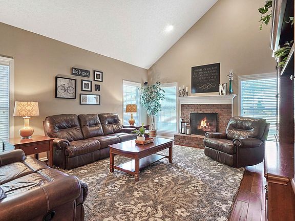 3rd image of 8063 Dunaway Ln