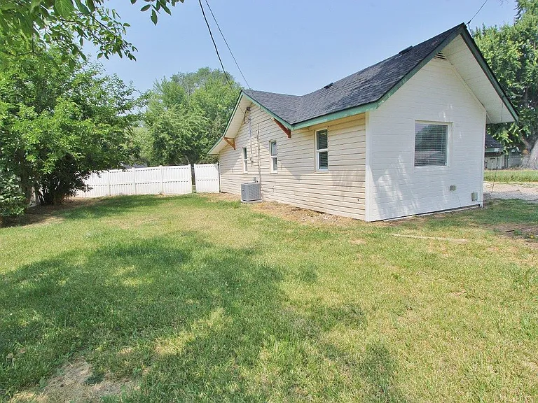 1119 Lincoln Ave — Photo 23
