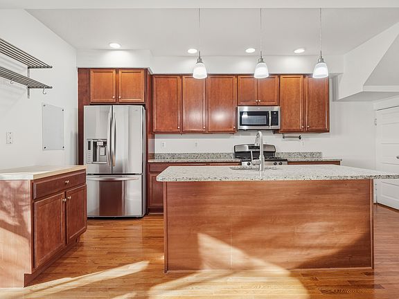 5th image of 51 Girard St NE