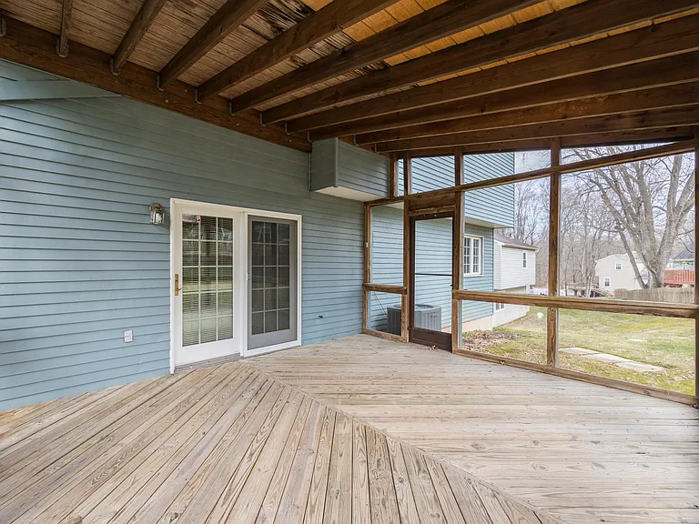 123 Lambeth Ct — Photo 34