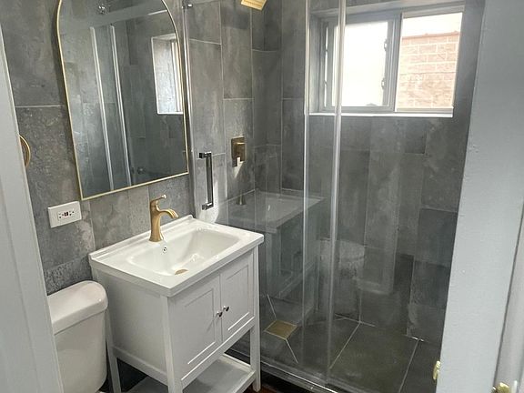 2nd image of 1555 N Milwaukee Ave