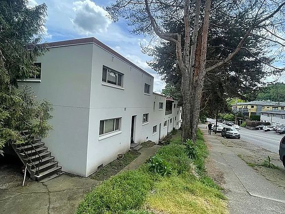 5th image of 5042 SW Corbett Ave #71ed84980