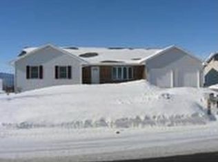 809 Peosta St, Peosta, IA 52068