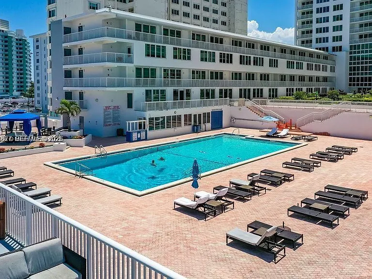 5401 Collins Ave #230 — Photo 8