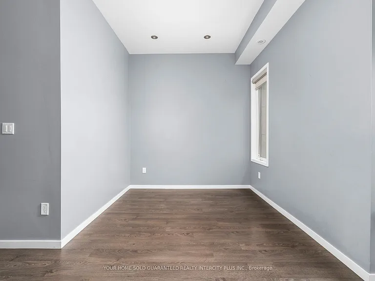 3910 Major Mackenzie Dr — Photo 24