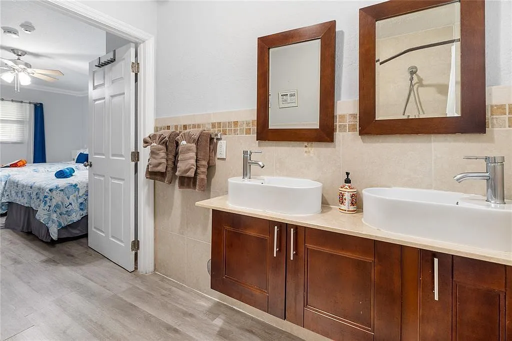 Studio, 1.0 bath, 3806 sqft, $1,300 — Photo 4