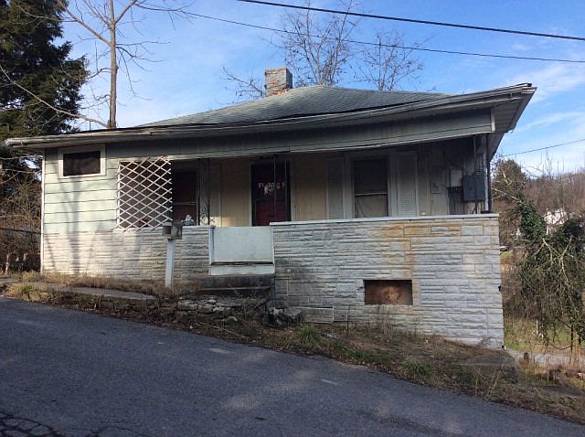 2nd image of 321 Mound St