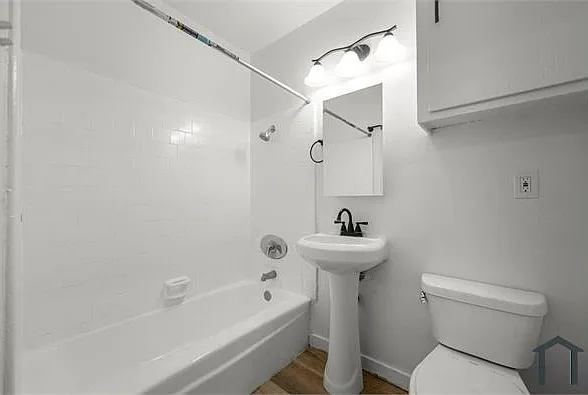 634 W 92nd St #13 — Photo 20
