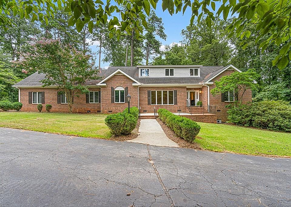 1st image of 113 Pinecrest Dr