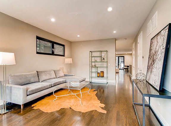3rd image of 912 N Wolcott Ave #1