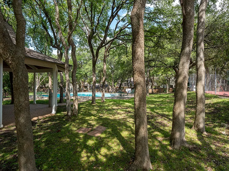 8301 Greenslope Dr — Photo 29