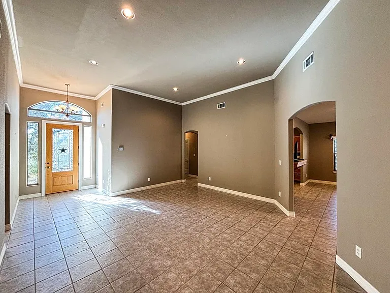 304 Deer Hollow Dr — Photo 4