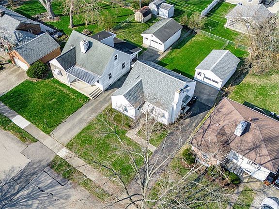 4th image of 2621 Delmonte Ave