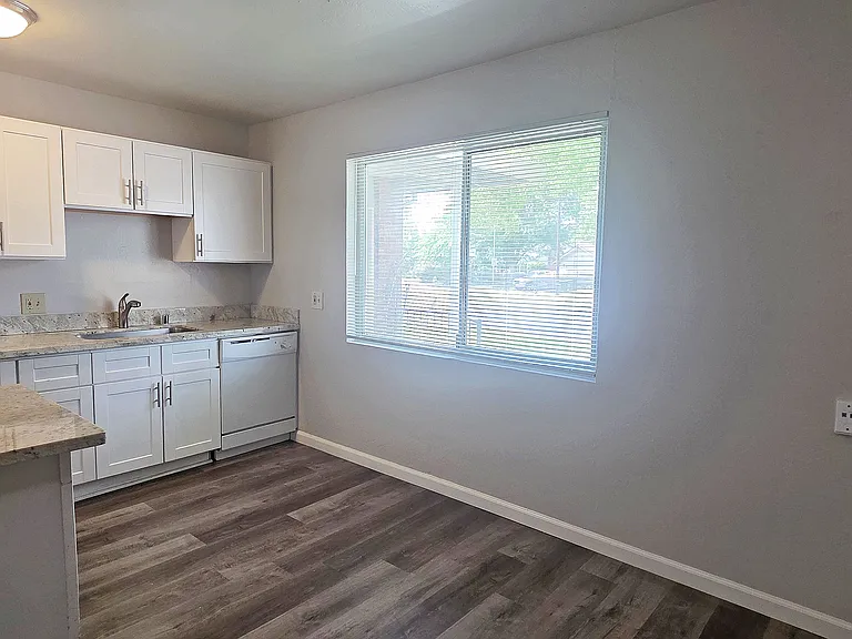 3250 Wright St — Photo 10