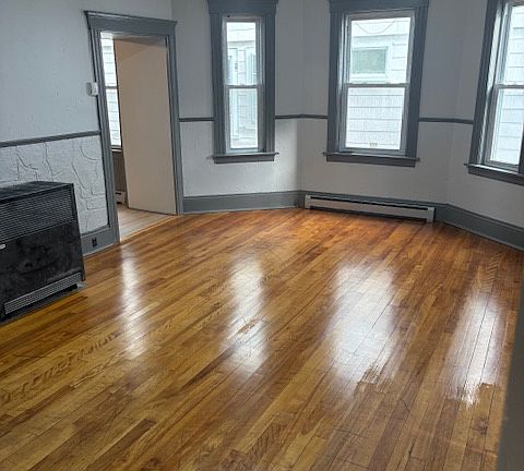 Livingroom with three windows and connection to main kitchen