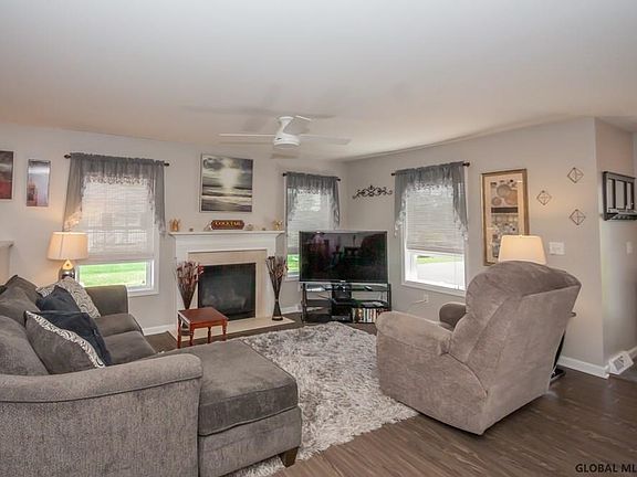 5th image of 28 Kelly Ln