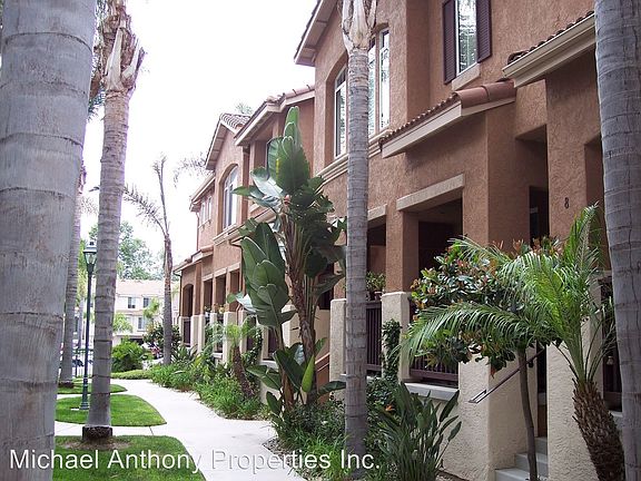 3rd image of 950 Camino De La Reina Unit 7