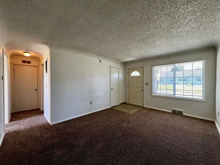 2608 Bonnie Doon Ave — Photo 2