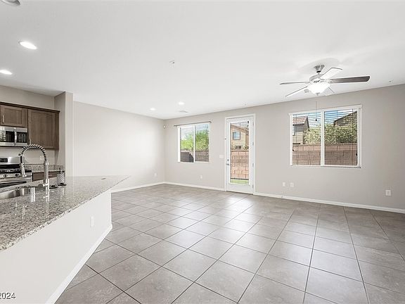 3rd image of 6623 Breakwater Reef St