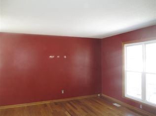 5806 N Linwood Ave, Davenport, IA 52806