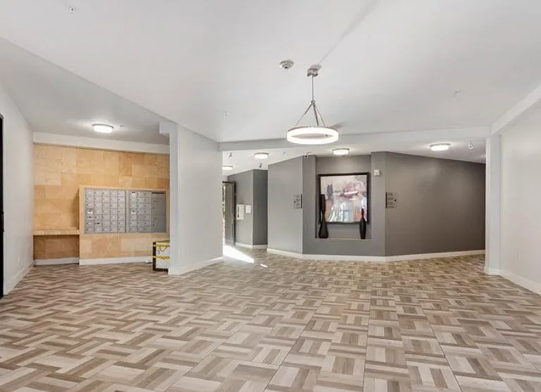 395 E 4th St #21 — Photo 3