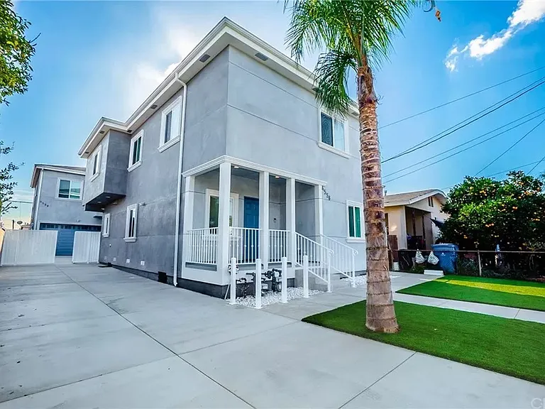 4556 Fisher St — Photo 1