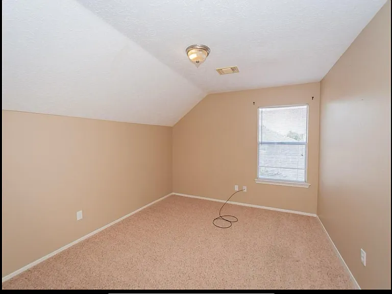 2910 Bentley Ct — Photo 9