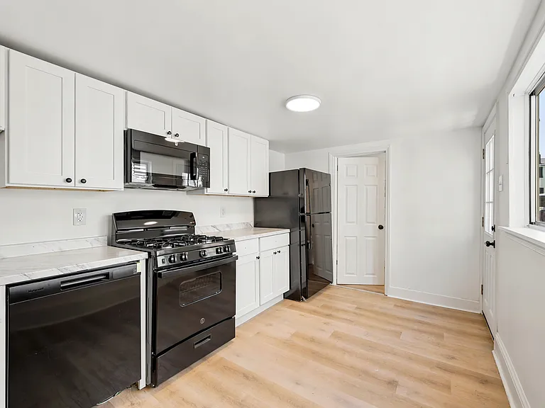 18 Coates St — Photo 4