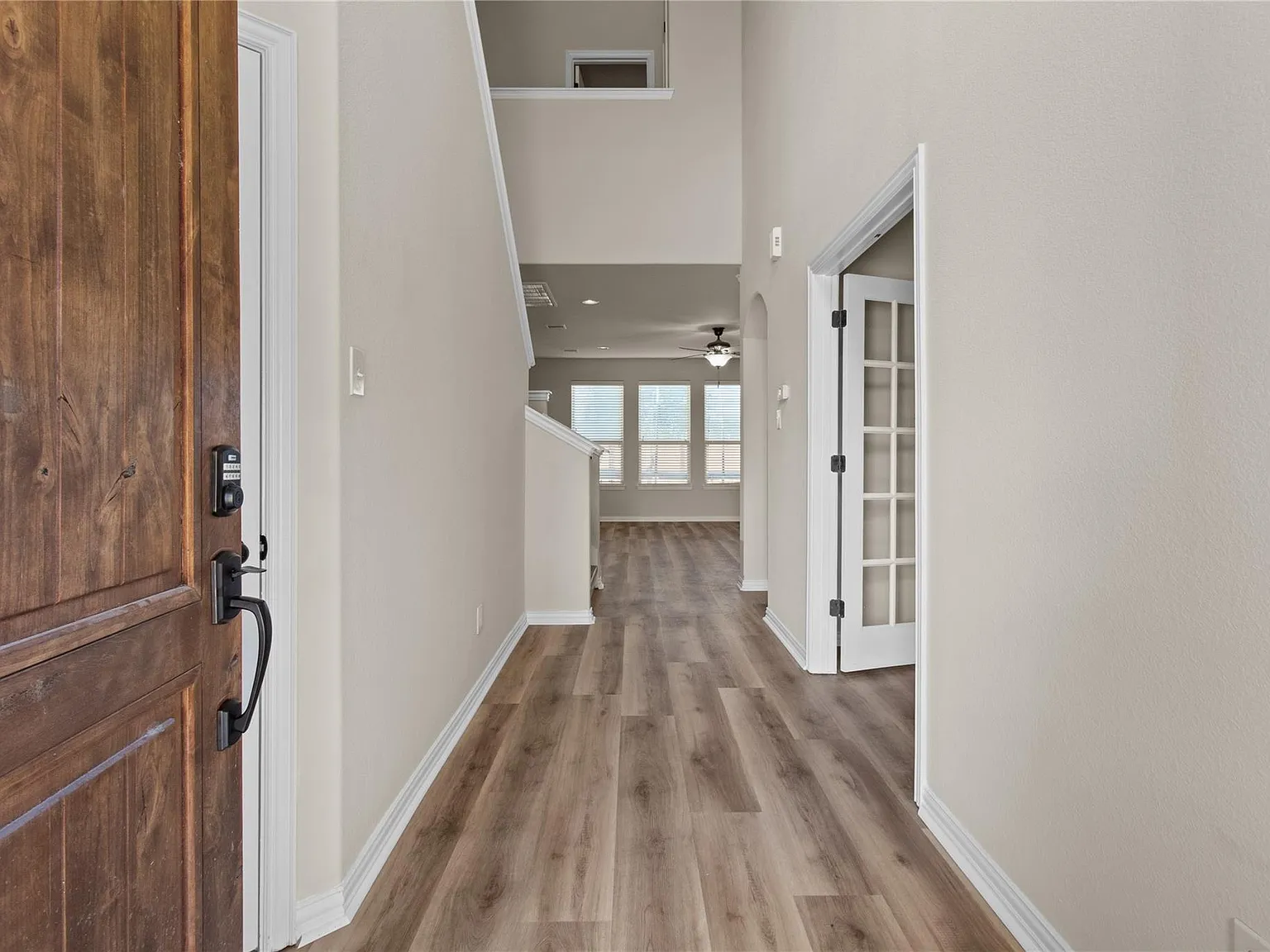 4 bed, 2.5 bath, 2836 sqft, $3,300 — Photo 3