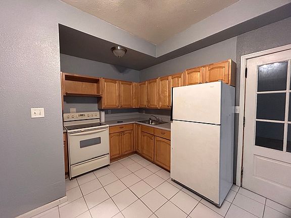 4th image of 227 W Wapello St #107