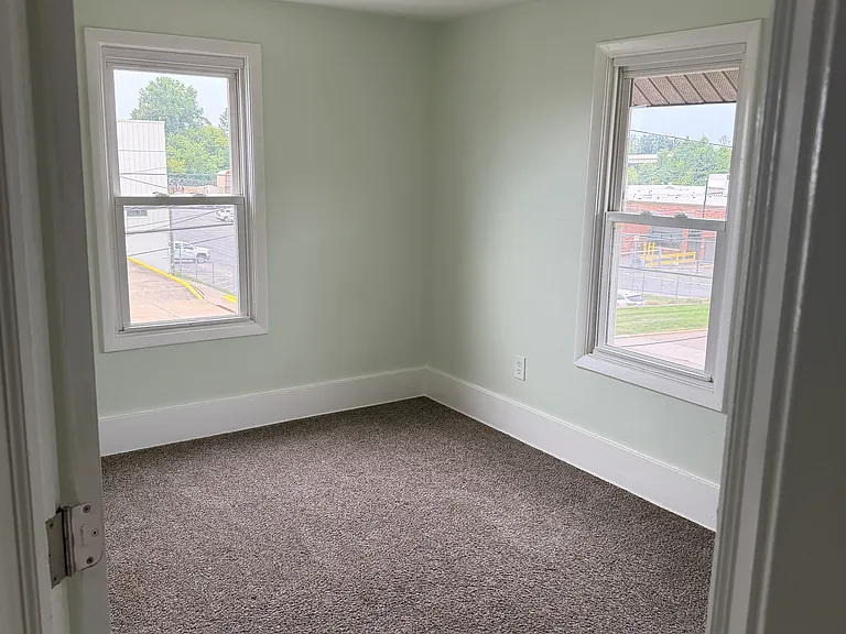 985 W Wilbeth Rd — Photo 7