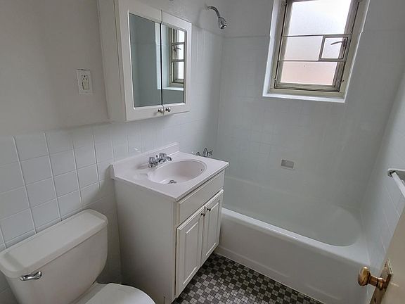 5th image of 6740B 193rd Ln #3B