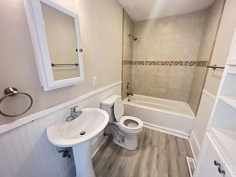 539 S Fort Ave — Photo 4