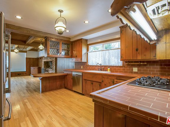 5th image of 8021 Kentwood Ave