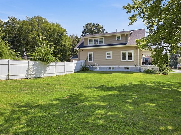 3rd image of 636 Dighton Ave